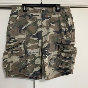 NWT Aero Men’s Distressed Cargo Shorts